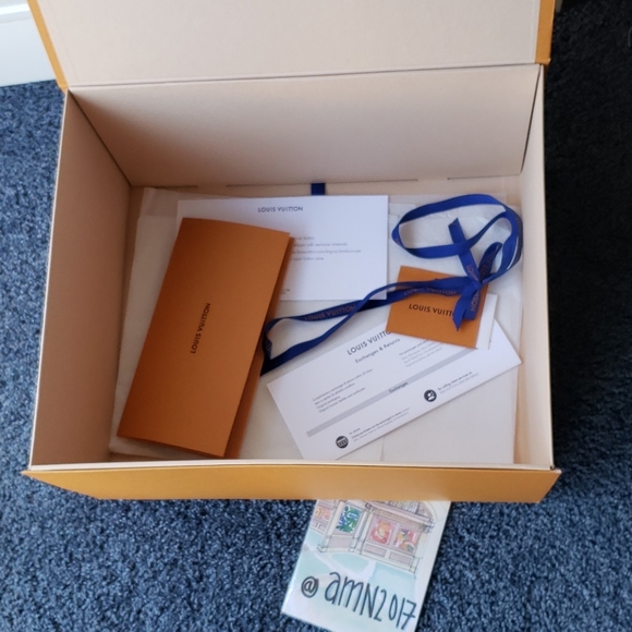 Louis Vuitton Gift Box and LV Ribbon - Picture 5 of 7